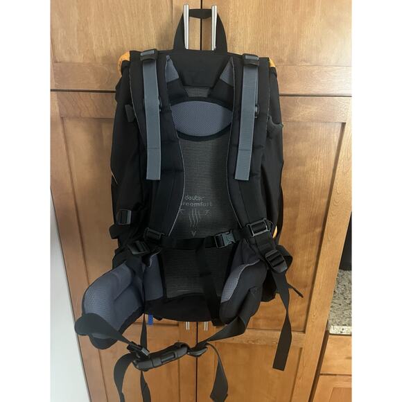 Deuter Aircomfort Futura 42 Backpack - Used - Black/Yellow - Picture 5 of 8